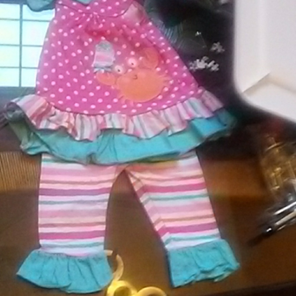 Matching set with tank top shirt and capri pants
